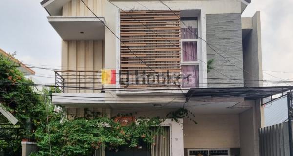 Ready-to-occupy house in the Pleburan area. 1