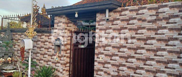 Beautiful House Ready to Live in Near the Market in Mengwitani 1