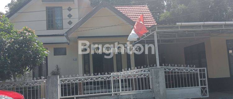 RUMAH 2 LANTAI SIAP HUNI DITENGAH KOTA 1