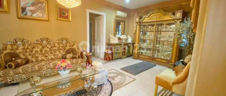 Rumah Mewah Legenda Wisata di Cibubur. 1