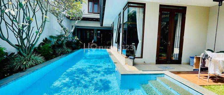 Rumah cantik sangat nyaman kolam renang Gegerkalong Bandung  1