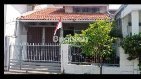 DIJUAL RUMAH STRATEGIS TIGA LANTAI TENGAH KOTA 1