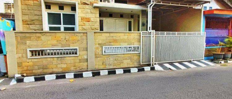 Rumah Bagus Semi Furnished SHM di Kerten tengah kota solo 1