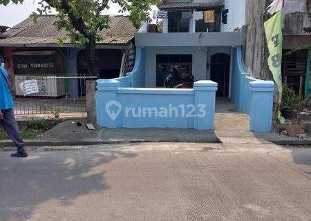 Rumah pinggir  2 jalan utama cocok untuk usaha  deket pasar Bekasi 1