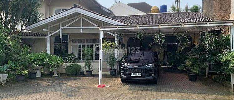 Rumah Tua Dengan Halaman Luas di Area Kemang 1