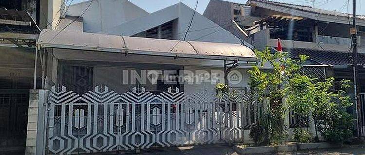 Rumah 1 Lantai Depan Taman SHM di Kedoya, Jakarta Barat 1