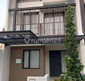 Rumah baru Strozzi di Gading serpong 1