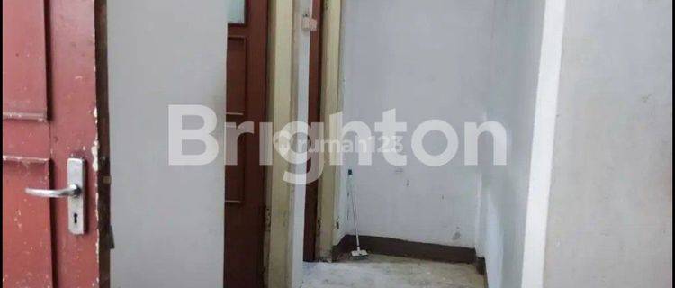 RUMAH TENGAH KOTA DEKAT SMU LOYOLA 1