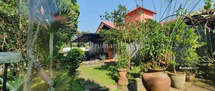 rumah villa nyaman teduh berpemandangan bukit berpohon di resor dago pakar 1