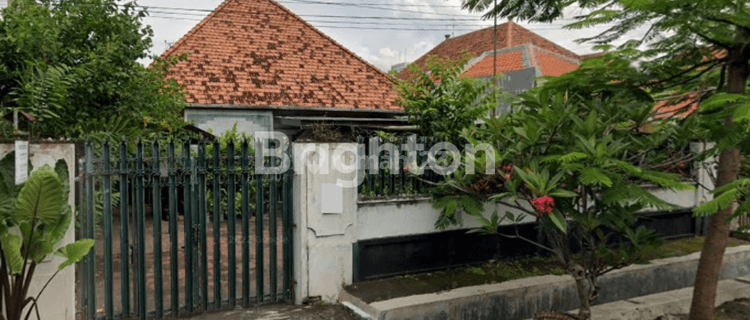 rumah dekat balai kota,dan SMA komplek di jl wuni sby 1