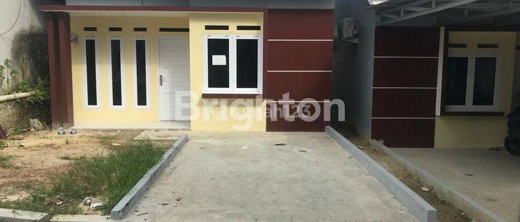 DI  RUMAH BARU READY STOCK DAN SIAP HUNITANPA DP (DP 0%) & BEBAS SEMUA BIAYA2 NYA 1