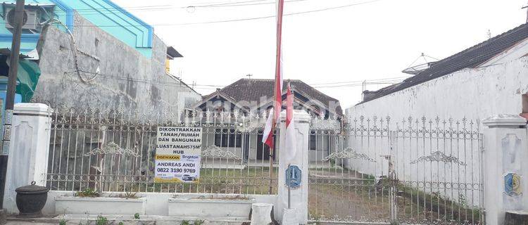 RUMAH TULUNGAGUNG HALAMAN LUAS SECOND ROAD HADAP SELATAN 1