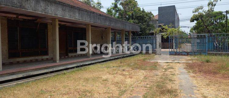 RUMAH LUAS DAN HALAMAN LUAS TULUNGAGUNG 1