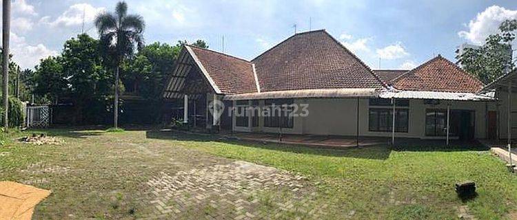 Rumah Heritage Model Kolonial Belanda Ada Kolam Renang  1