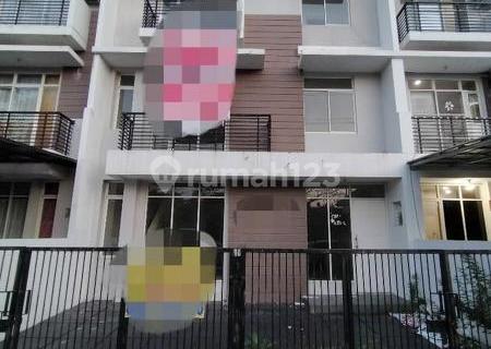 Katamaran Permai Beach House Pantai Indah Kapuk 1