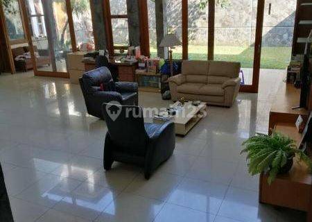 Setrasari kulon rumah lux minimalis dengan Taman asri 1