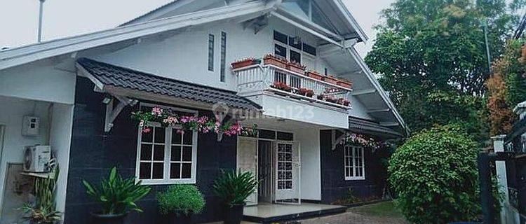 Rumah cantik pinggir jalan bisa buat cafe dan penginapan bandung 1