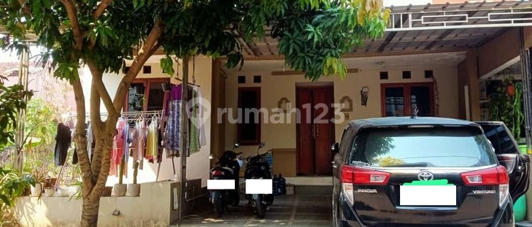 Nice House Ready to Occupy in Taman Lembah Hijau Lippo Cikarang. 1