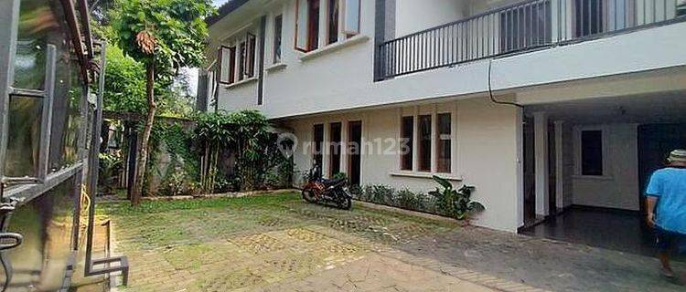 Disewakan Rumah di Jl. Dukuh Patra 1