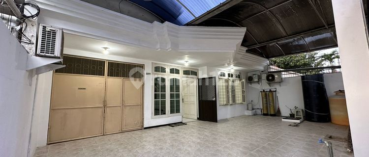 Rumah Tinggal Darmo Harapan Utara, Surabaya 1