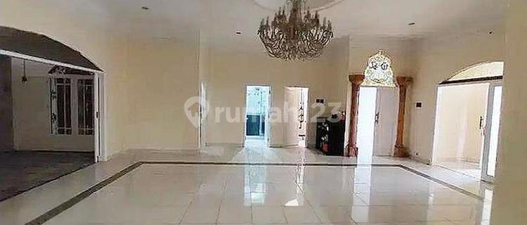 Dijual Rumah Halaman Luas Daerah Kebayoran Lama 1