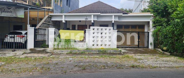 RUMAH MODERN SEDERHANA DEKAT FOCUS INDEPENDENT SCHOOL MANAHAN 1