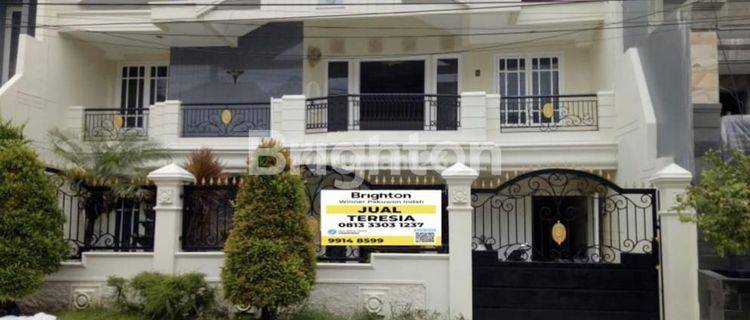 Rumah mewah 2 lantai di Sutorejo 1