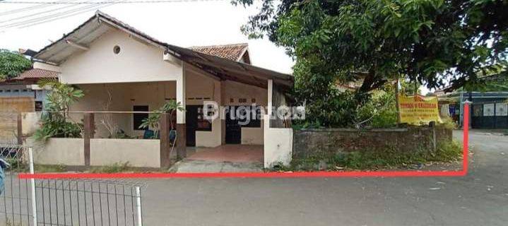 RUMAH DAN BEKAS TEMPAT USAHA WARMINDO, KOMPLEK ELITE SAMBILEGI MAGUWOHARJO 1