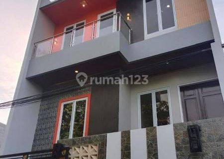 Rumah Baru, Bagus, Desain Split Level di Cilangkap, Cipayung, Jakarta Timur 1