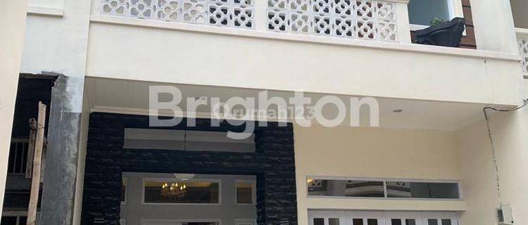 RUMAH EXCLUSIVE KOMPLEK MEGAPOLITAN 1