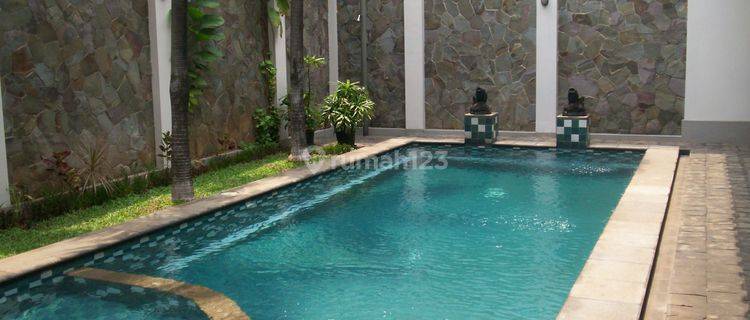 Modern Tropical House In Pondok Indah 1