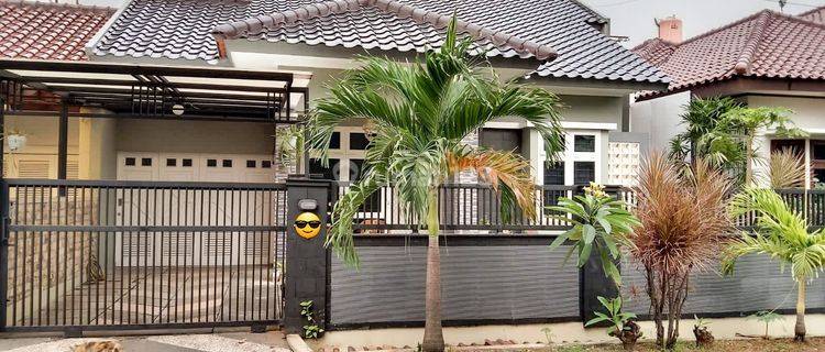 Rumah Terawat, FULLY FURNISHED & Siap Huni Di Komplek Pdk. Kelapa 1