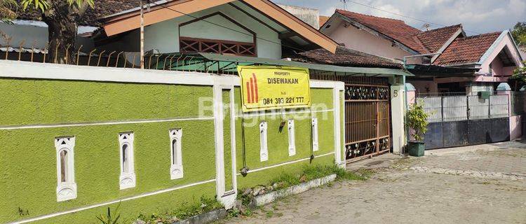 RUMAH  TENGAH KOTA SOLO 1