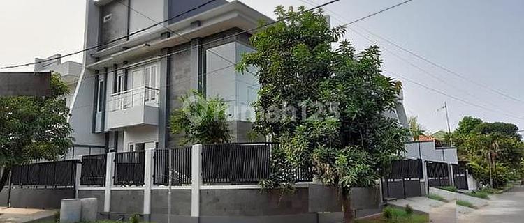 Rumah Pulomas Baru Siap Huni Strategis Akses 1