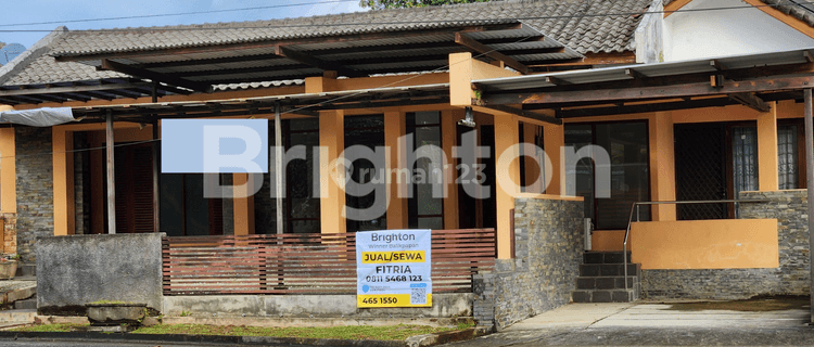 RUMAH DELAPAN KAMAR TIDUR DI SIMPANG JALAN BOLUVERD COCOK UNTUK MESS KANTOR RUMAH TINGGAL ATAU USAHA 1