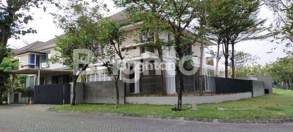 RUMAH CRAZY RICH SURABAYA DI GRAHA FAMILY 11M-AN 1