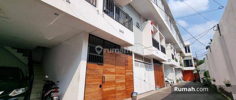 Turun Harga!!  Town House di Cempaka Putih Barat. Jakarta Pusat 1