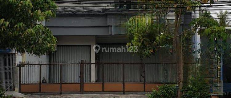 Di  Rumah Di Jalan Mt Haryono Semarang 1