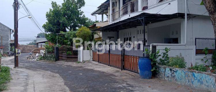 JUAL CEPAT RUMAH DUA LANTAI DI BARAT BANDARA ADISUCIPTO 1