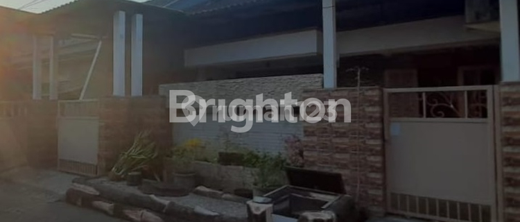 Well-Maintained Kutisari Beautiful House near Petra Row Lebar 1