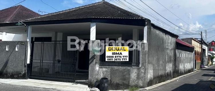 HOOK HOUSE IN TANAH MAS 1