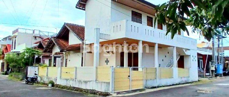 Jimbaran 2 Storey Hook House. Strategic location on the side of the road 1