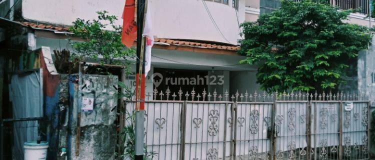 Rumah Dan Kost Bangunan Lama Di Cikini Jakarta Pusat S7193 1