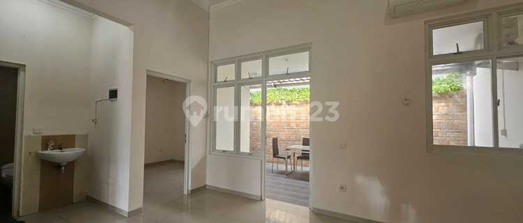 Rumah Bagus Semi Furnished Siap Pakai Lokasi Graha Padma Semarang 1