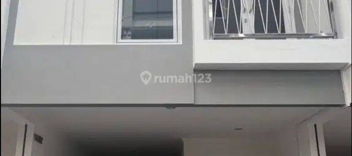 Rumah Minimalis 2 Lantai Pos Pengumben Kebun Jeruk Jakarta Barat 1