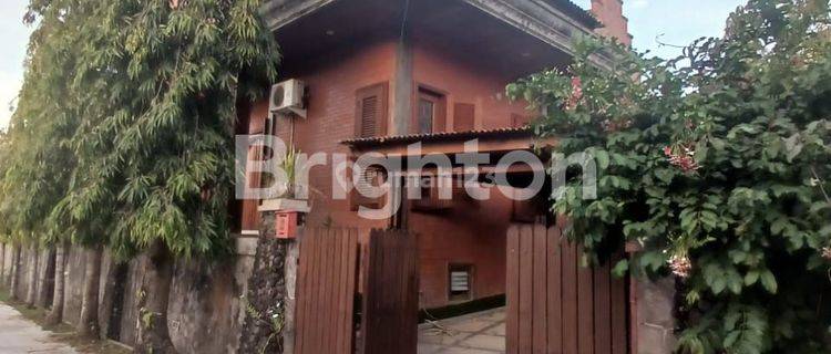 RUMAH MEWAH RASA VILLA DI PERUMAHAN PUPUK 1