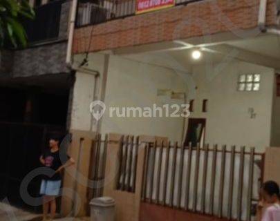 Rumah 2 lantai di perum Taman Narogong Indah, Bekasi Timur 1