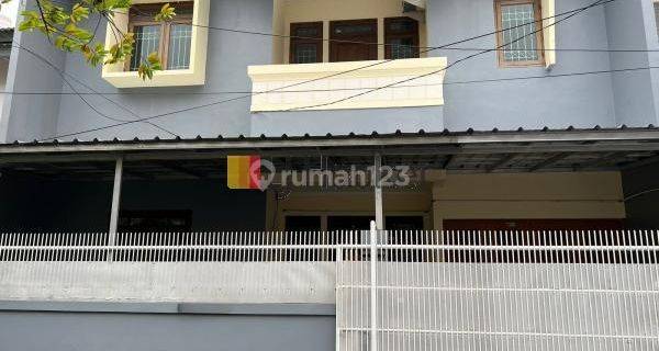 Rumah dalam komplek terawat dan luas dekat dengan Roxy Jakarta Pusat 1