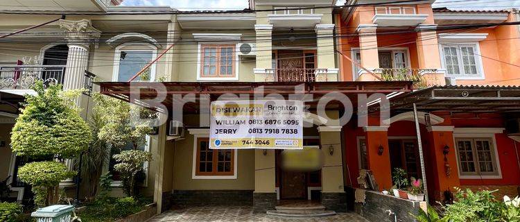 RUMAH TOWNHOUSE CANTIK DAN SANGAT NYAMAN DI KOMPLEK PERUMAHAN MEWAH 1