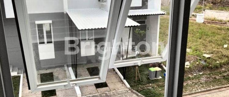 RUMAH 2 LANTAI BANGUNAN BARU SIAP HUNI DI PERUMAHAN  GRAND CITY 1